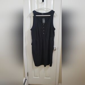 Black Sleeveless Dress